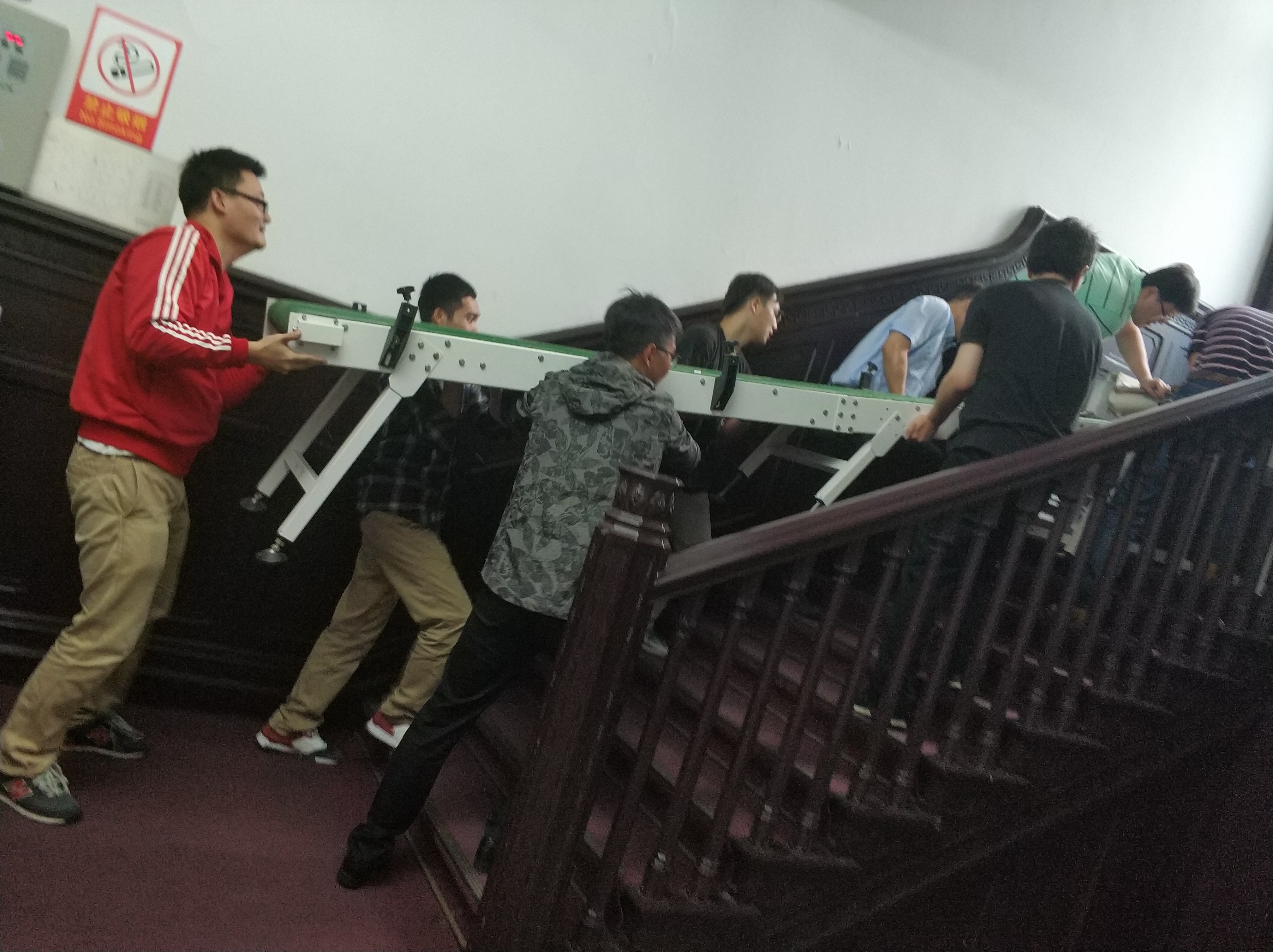 无私奉献，学习中心男同志们勇于担当精神