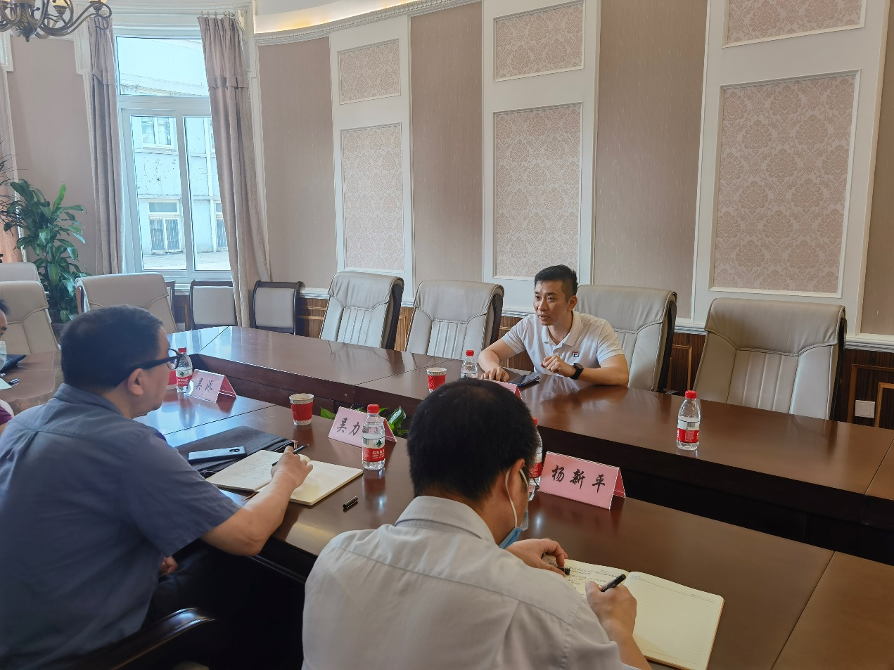 黄浦区人大吴力坚副主任走访中心人大代表 