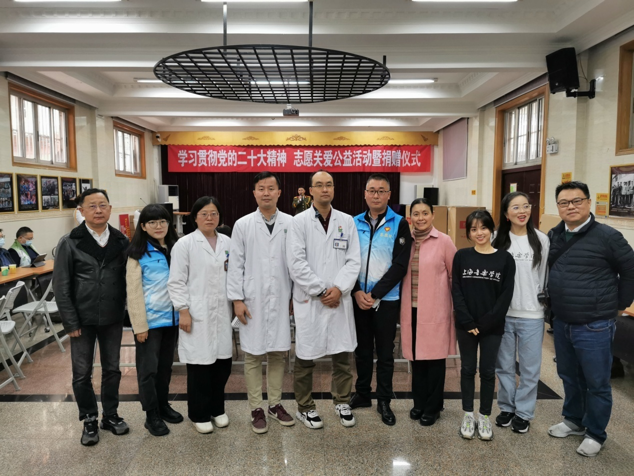 拥军优属送温暖 志愿服务献爱心